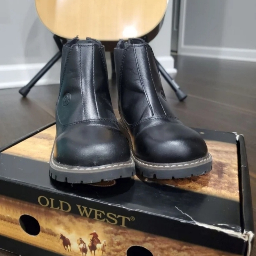 NIB~ Boys Size 9.5 Black Leather Ankle Boots W/Elastic Sides For Easy On/Off - Picture 2 of 4